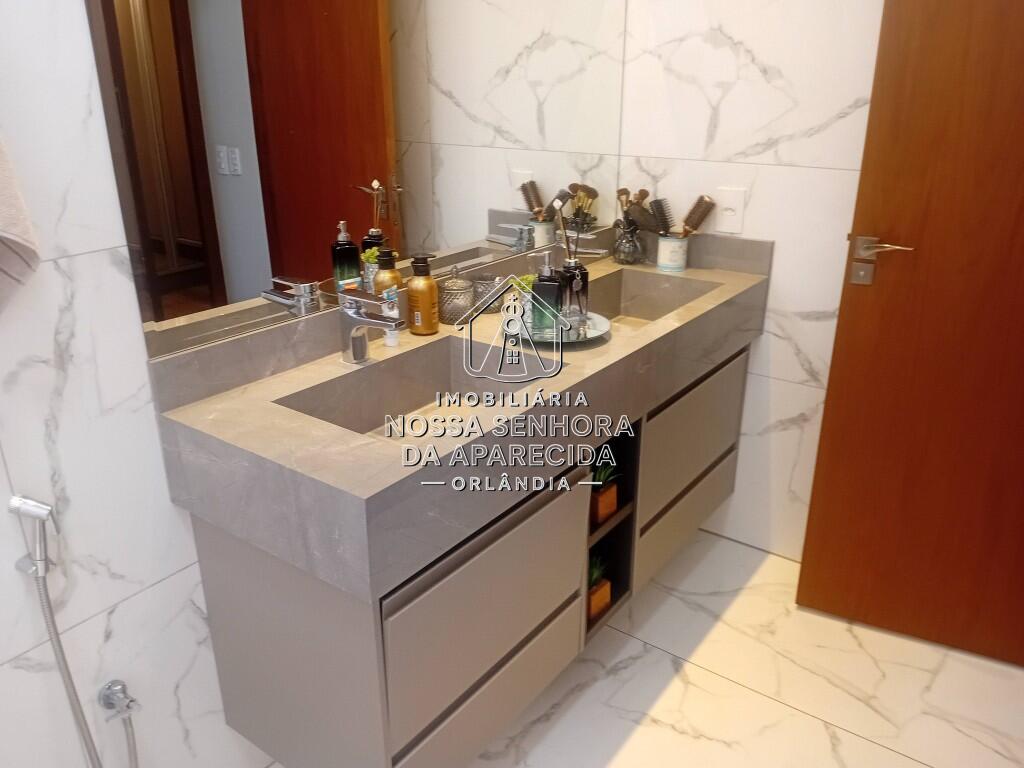 Casa com 3 quartos e 234 m² em Centro, Orlândia