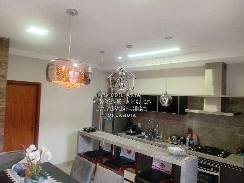 Casa com 3 quartos e 234 m² em Centro, Orlândia