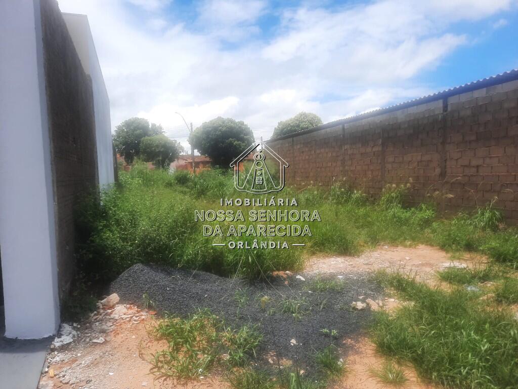 Terreno com 200 m² em Centro, Orlândia
