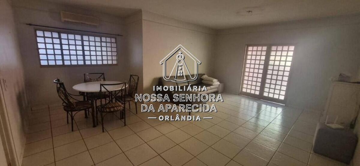 Casa com 4 quartos e 300 m² em Centro, Orlândia