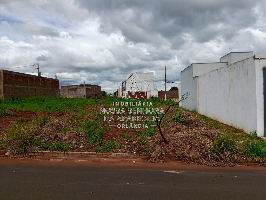 Terreno com 200 m² em Centro, Orlândia