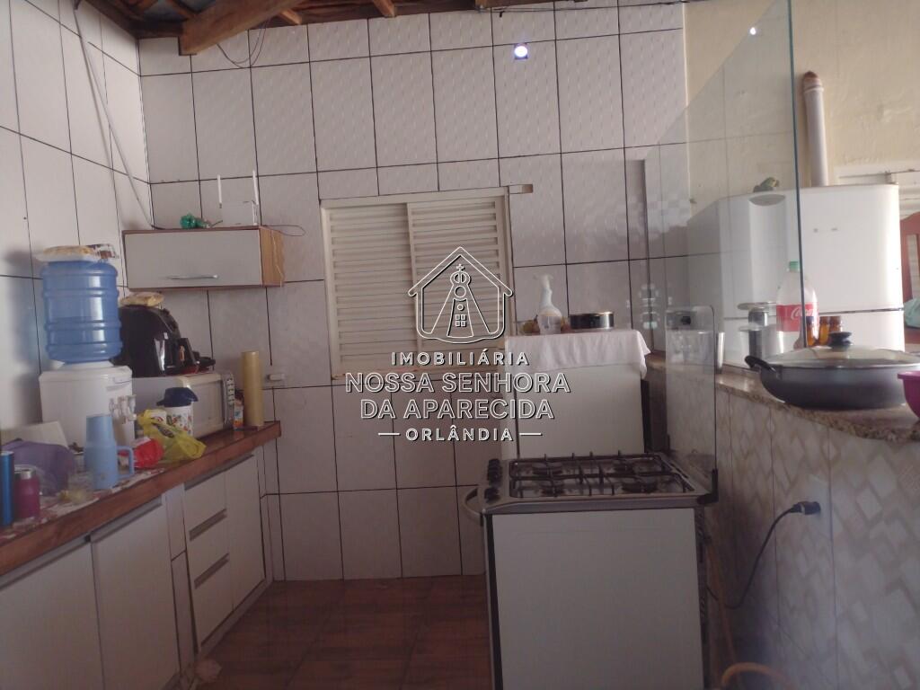 Casa com 4 quartos e 180 m² em Centro, Orlândia
