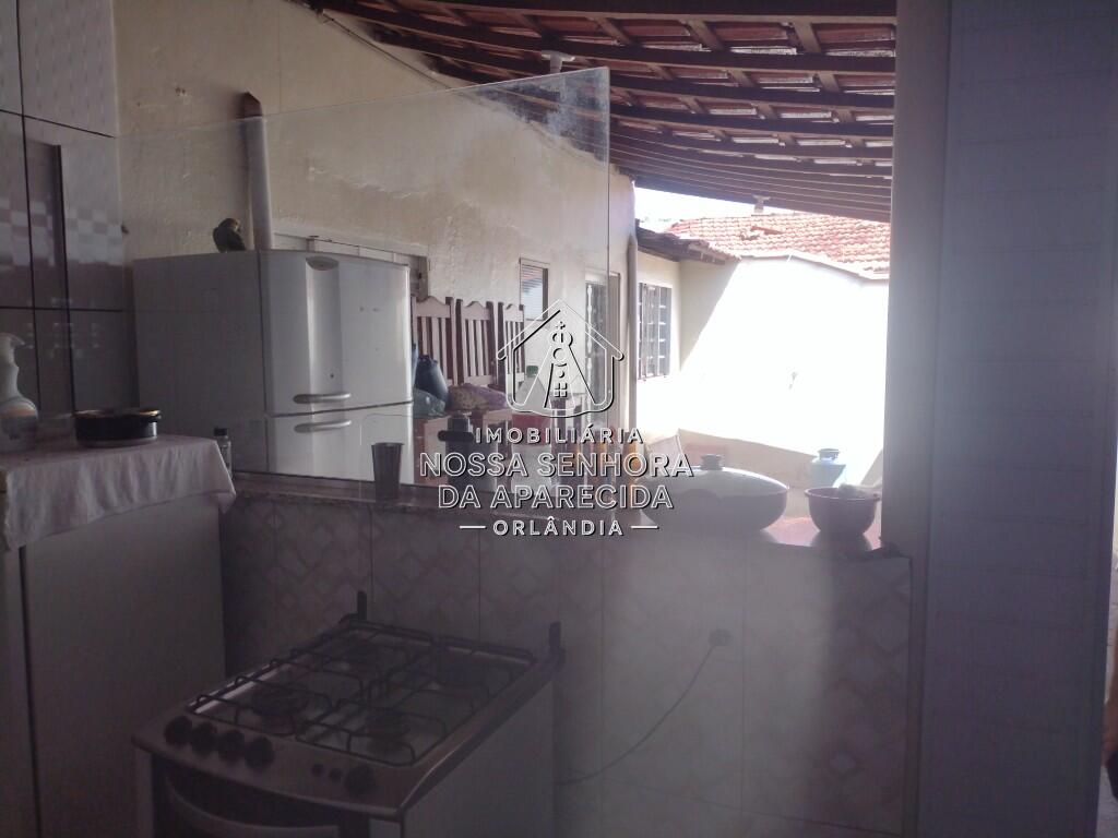 Casa com 4 quartos e 180 m² em Centro, Orlândia