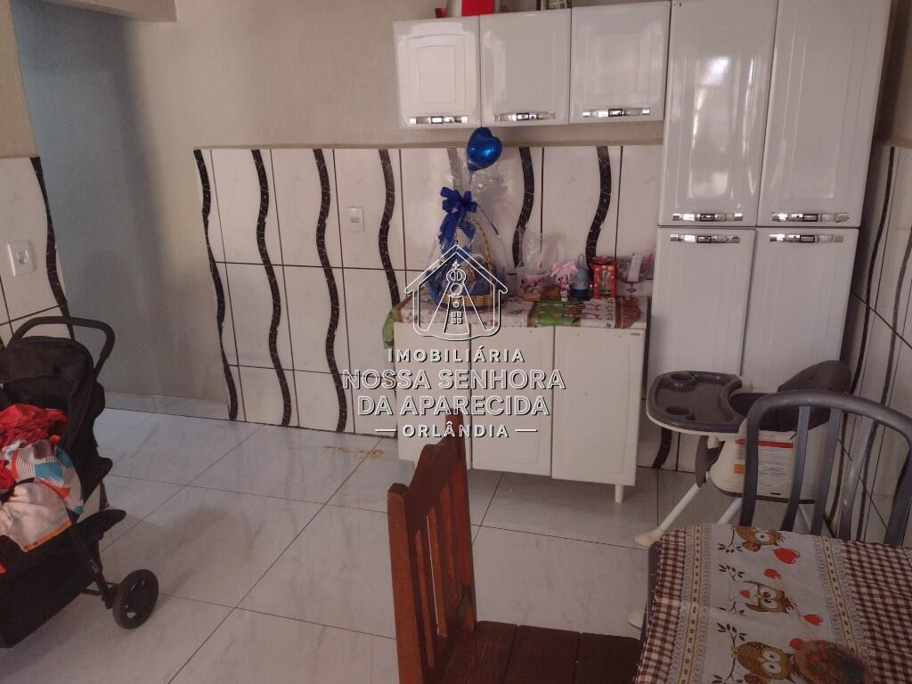Casa com 4 quartos e 180 m² em Centro, Orlândia