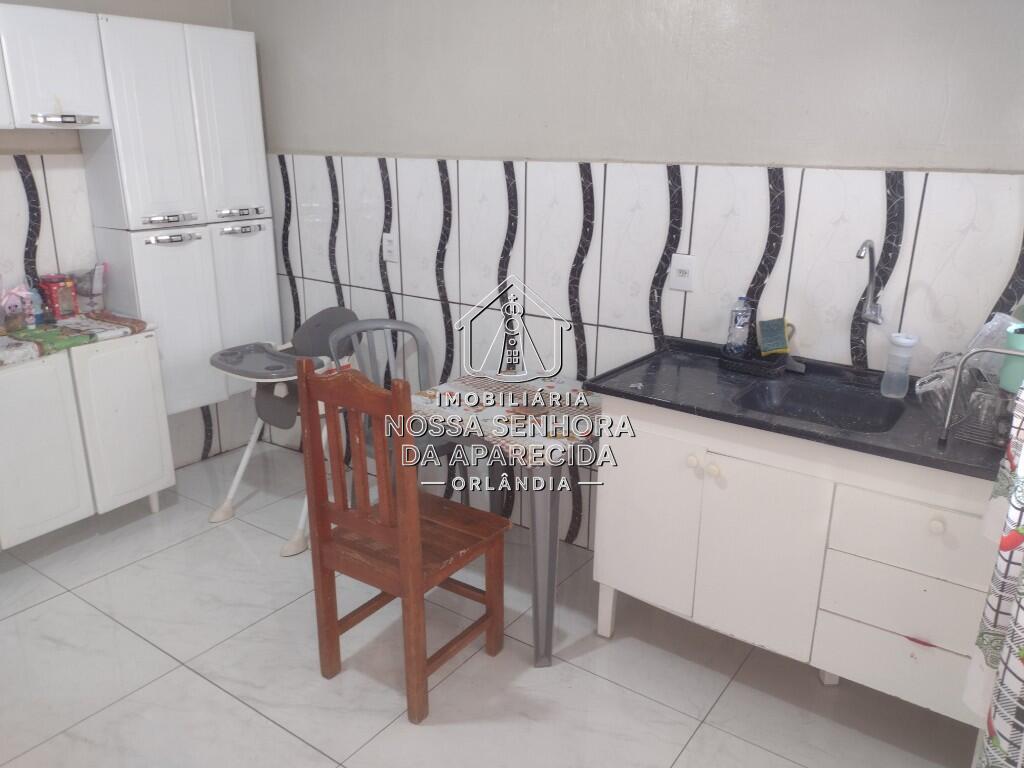Casa com 4 quartos e 180 m² em Centro, Orlândia