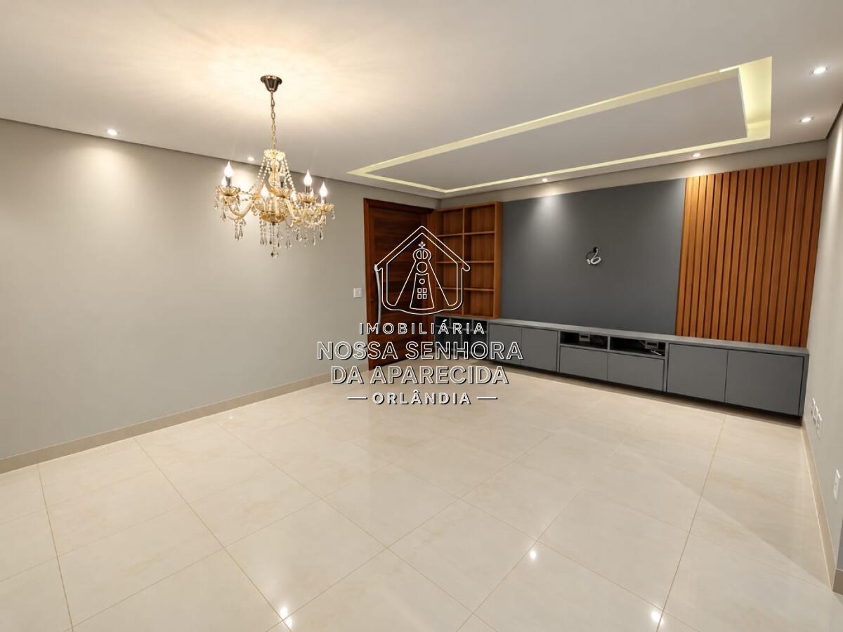 Casa com 2 quartos e 200 m² em Centro, Orlândia