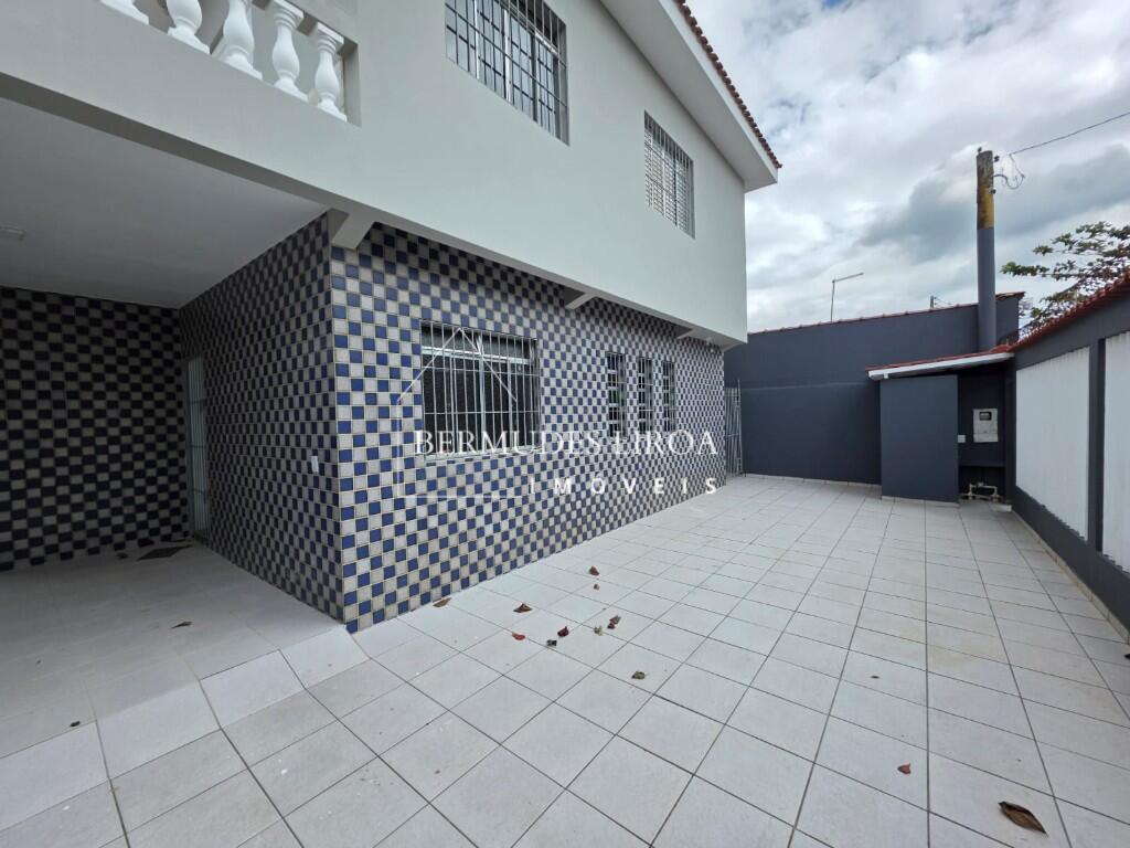 Casa com 3 quartos e 180 m² em Centro, Mongaguá