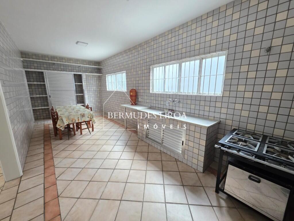 Casa com 3 quartos e 180 m² em Centro, Mongaguá