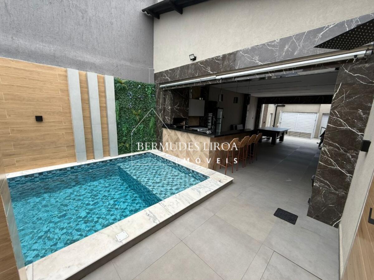 Casa com 4 quartos e 246 m² em Centro, Mongaguá