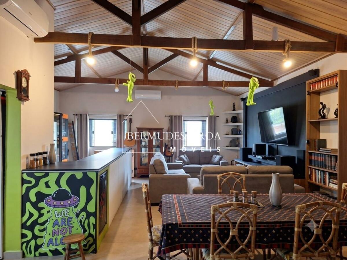Casa com 3 quartos e 207 m² em Centro, Mongaguá