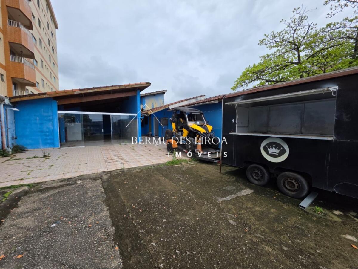 Apartamento com 305 m² em Centro, Mongaguá