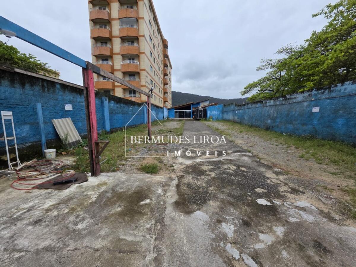 Apartamento com 305 m² em Centro, Mongaguá