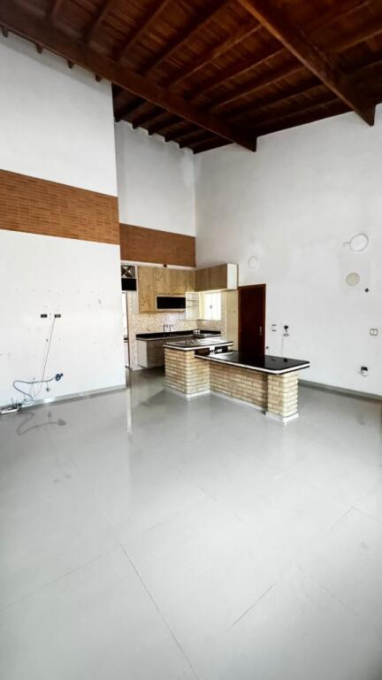 Casa com 3 quartos e 200 m² em Vila Caiçara, Praia Grande
