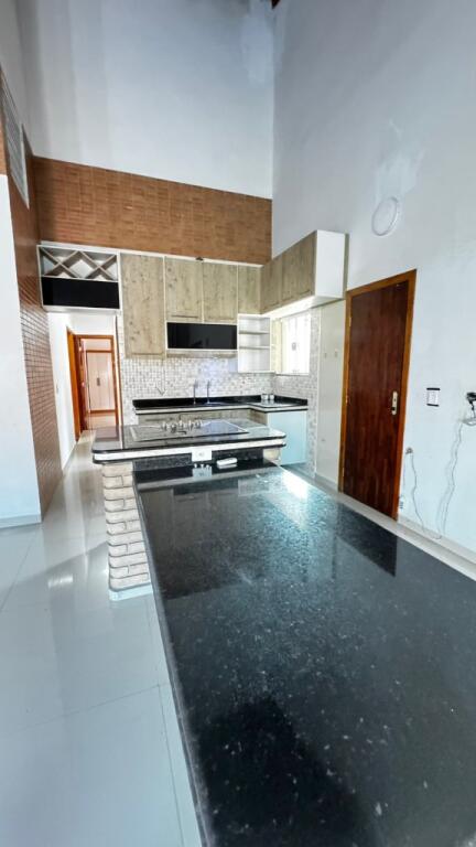 Casa com 3 quartos e 200 m² em Vila Caiçara, Praia Grande