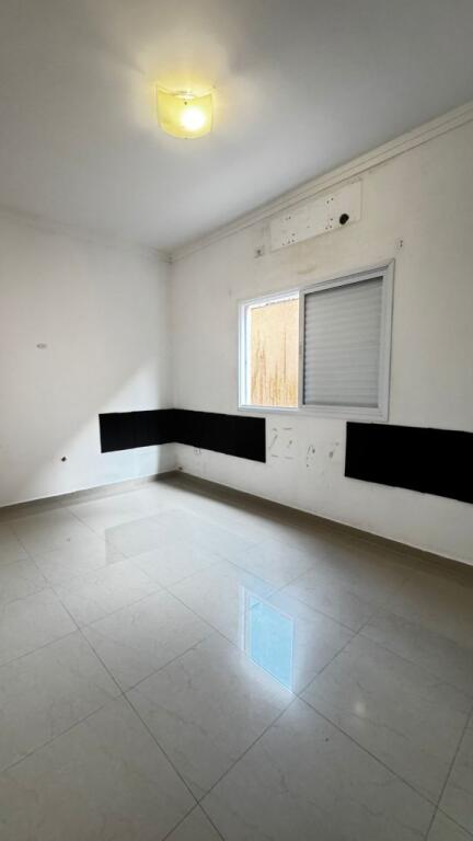 Casa com 3 quartos e 200 m² em Vila Caiçara, Praia Grande