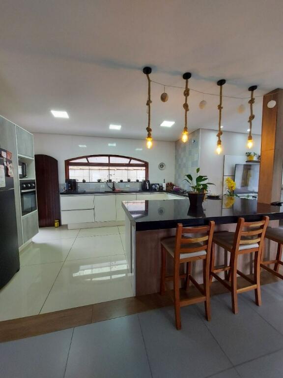 Casa com 4 quartos e 250 m² em Vila Caiçara, Praia Grande