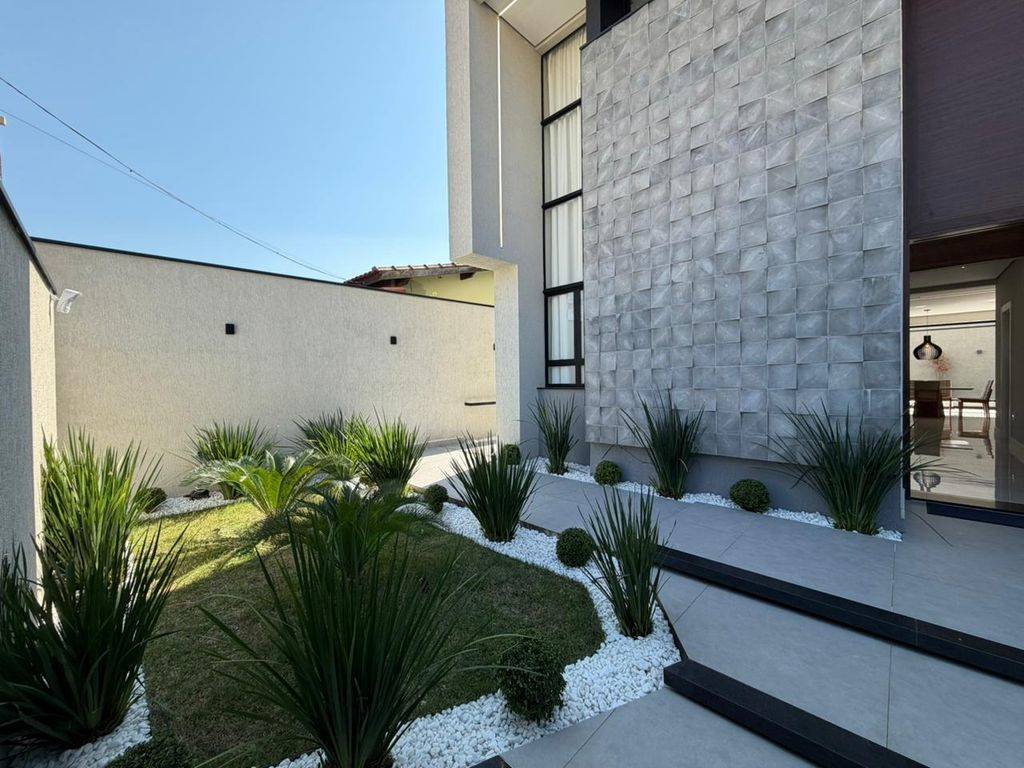 Casa com 4 quartos e 253 m² em Ocian, Praia Grande