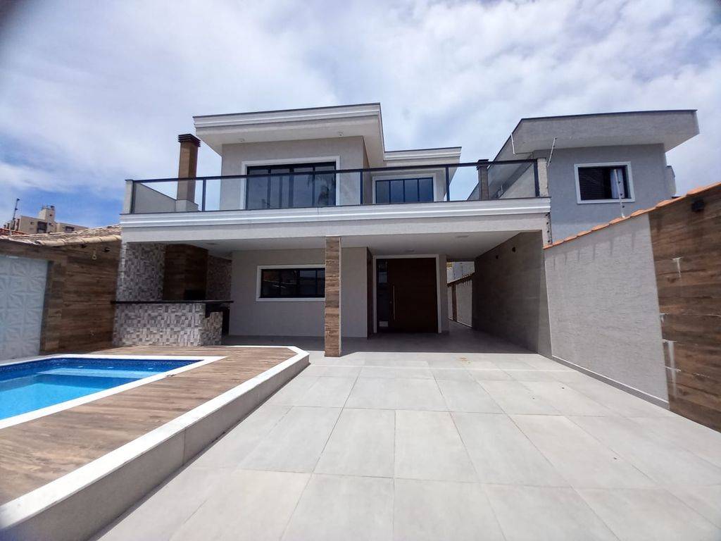 Casa com 3 quartos e 185 m² em Ocian, Praia Grande