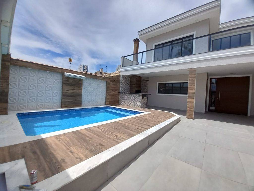 Casa com 3 quartos e 185 m² em Ocian, Praia Grande