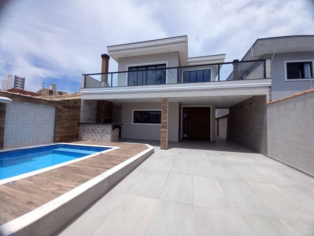 Casa com 3 quartos e 185 m² em Ocian, Praia Grande