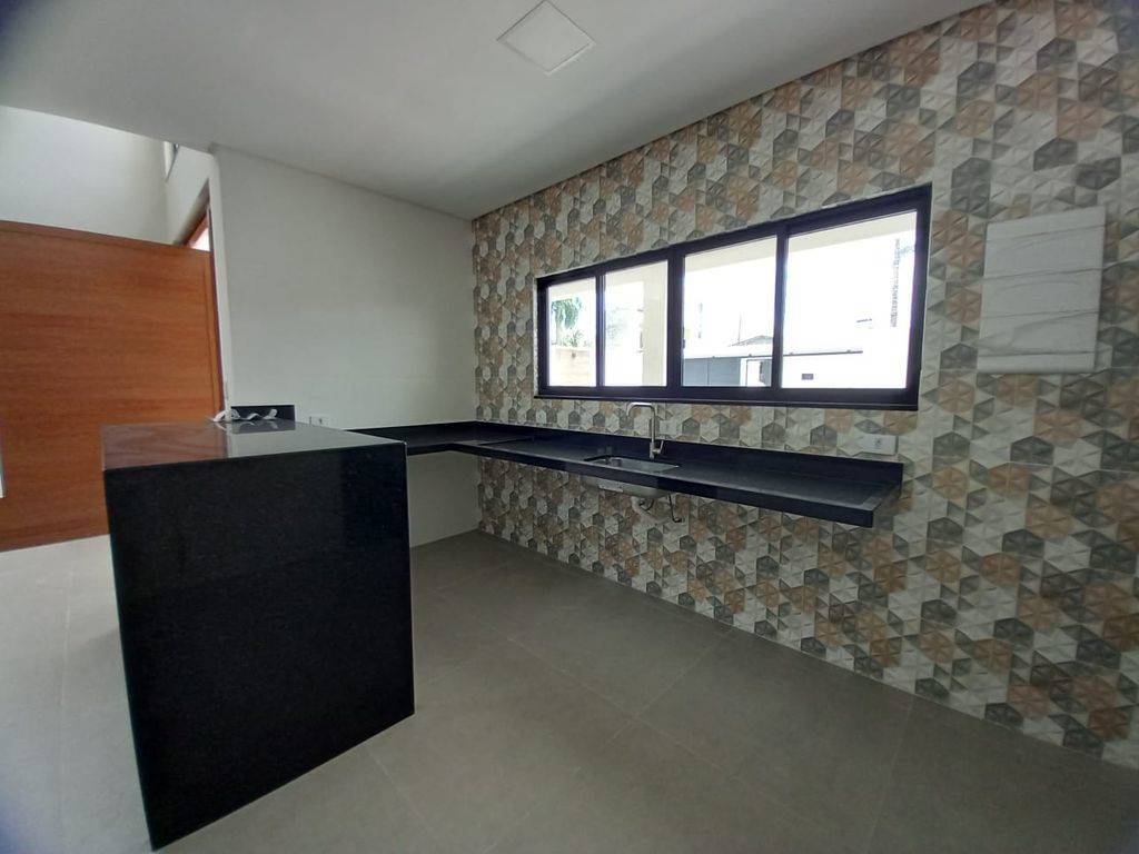 Casa com 3 quartos e 185 m² em Ocian, Praia Grande