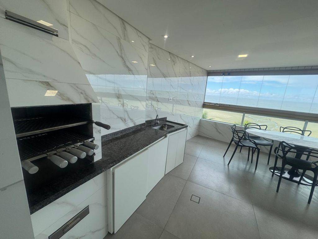 Apartamento com 3 quartos e 140 m² em Ocian, Praia Grande