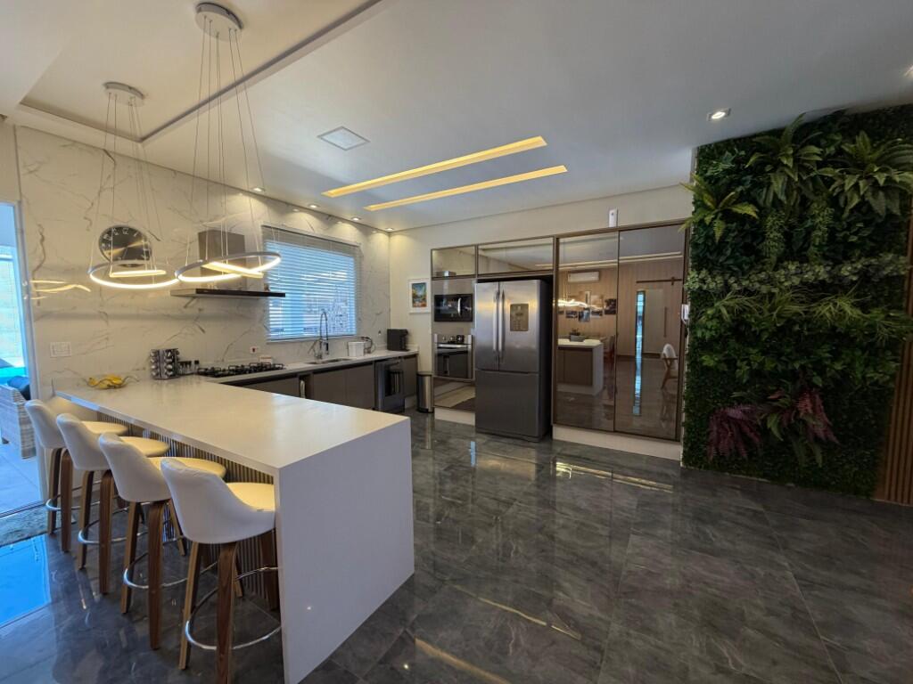 Casa com 4 quartos e 400 m² em Ocian, Praia Grande
