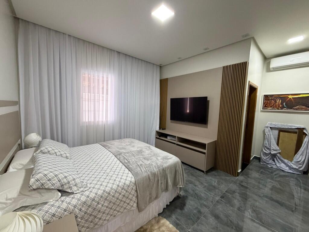Casa com 4 quartos e 400 m² em Ocian, Praia Grande