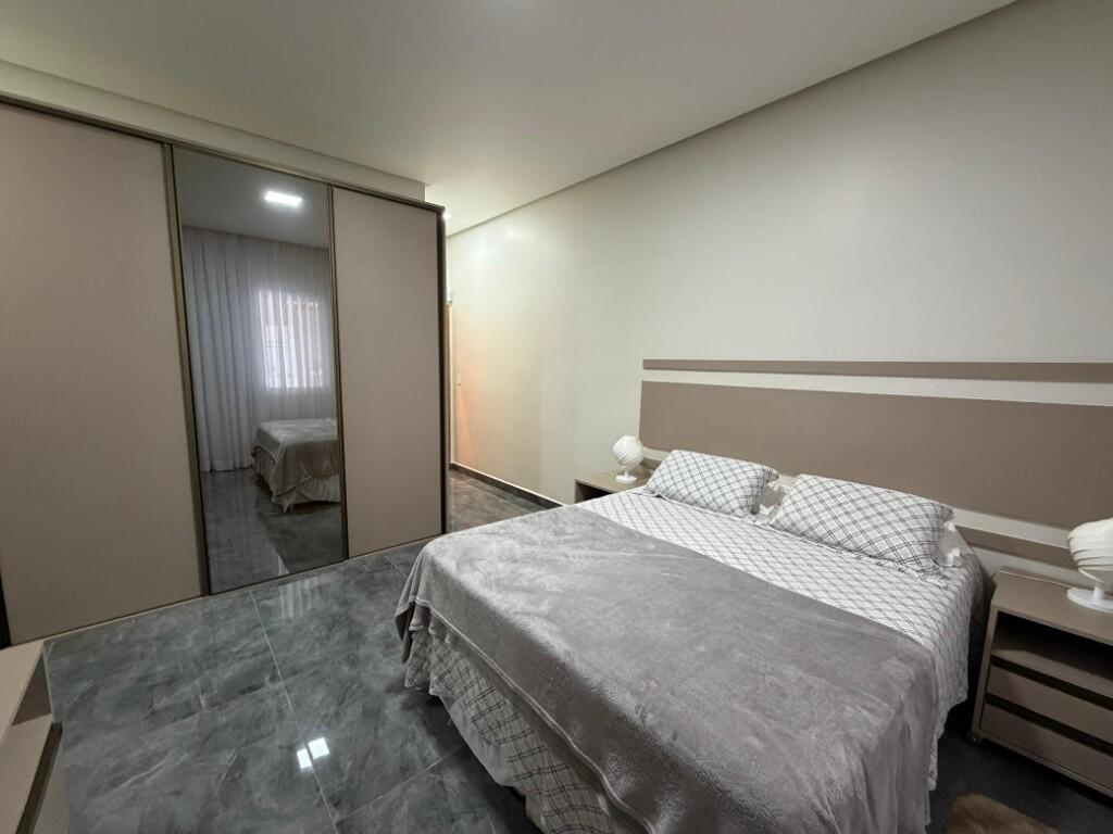 Casa com 4 quartos e 400 m² em Ocian, Praia Grande