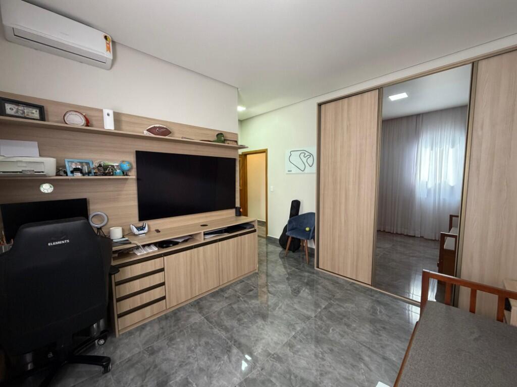 Casa com 4 quartos e 400 m² em Ocian, Praia Grande