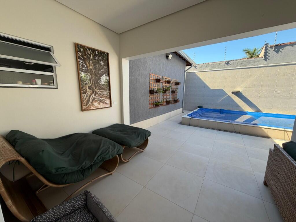 Casa com 4 quartos e 400 m² em Ocian, Praia Grande