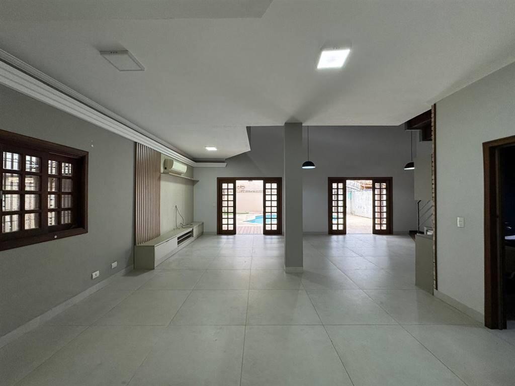 Casa com 4 quartos e 297 m² em Ocian, Praia Grande