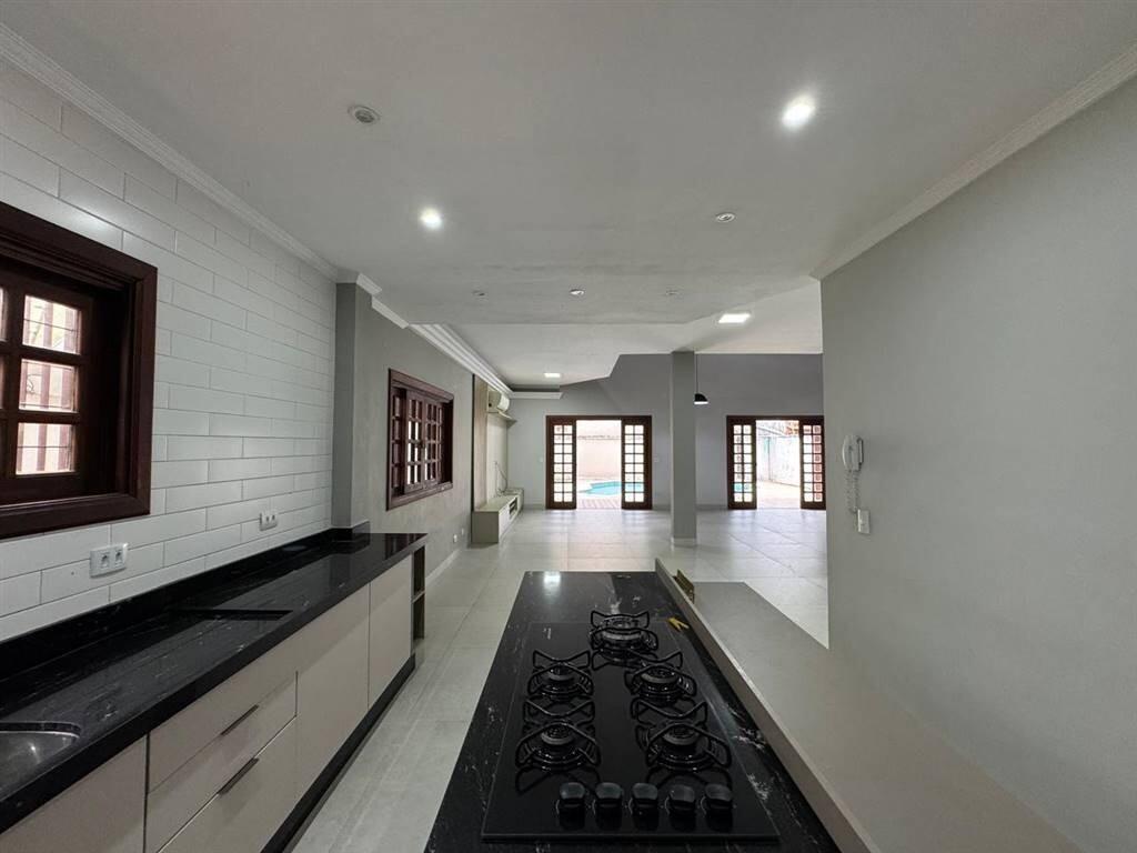 Casa com 4 quartos e 297 m² em Ocian, Praia Grande