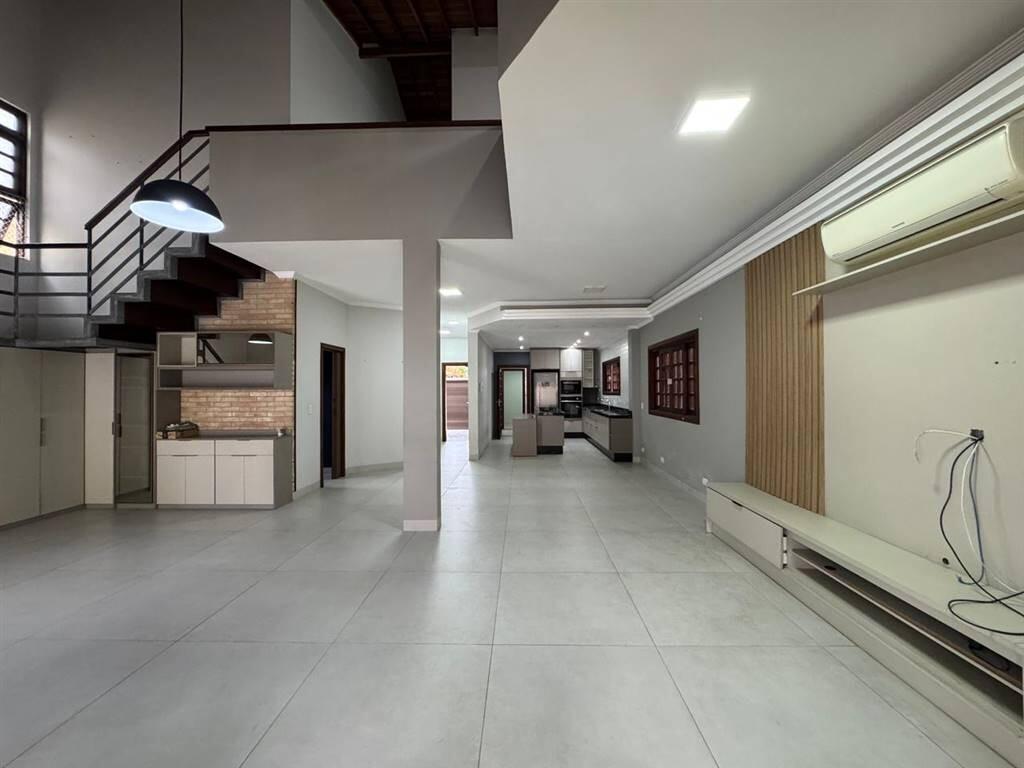 Casa com 4 quartos e 297 m² em Ocian, Praia Grande