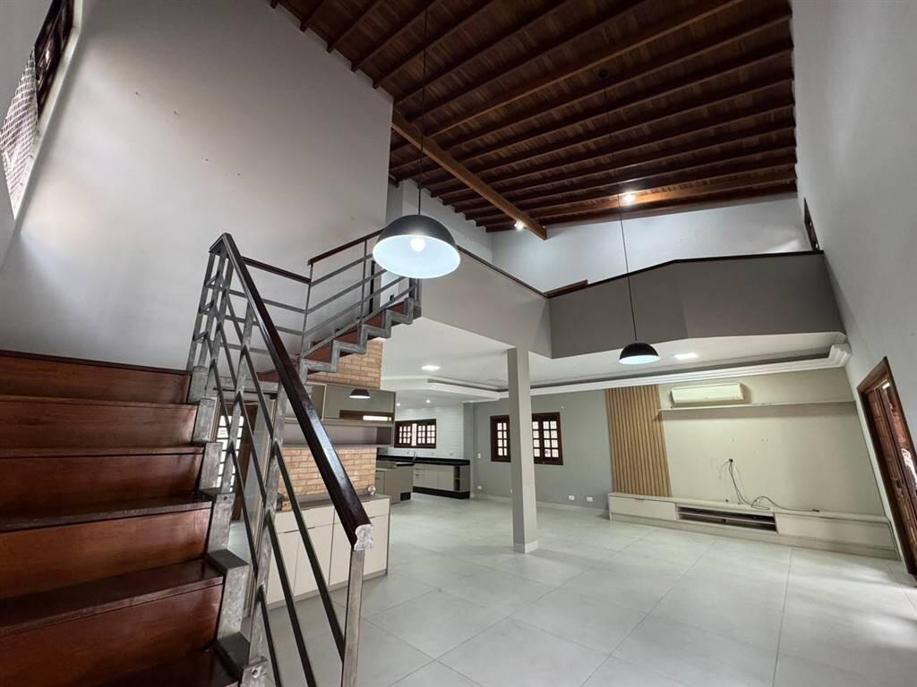 Casa com 4 quartos e 297 m² em Ocian, Praia Grande