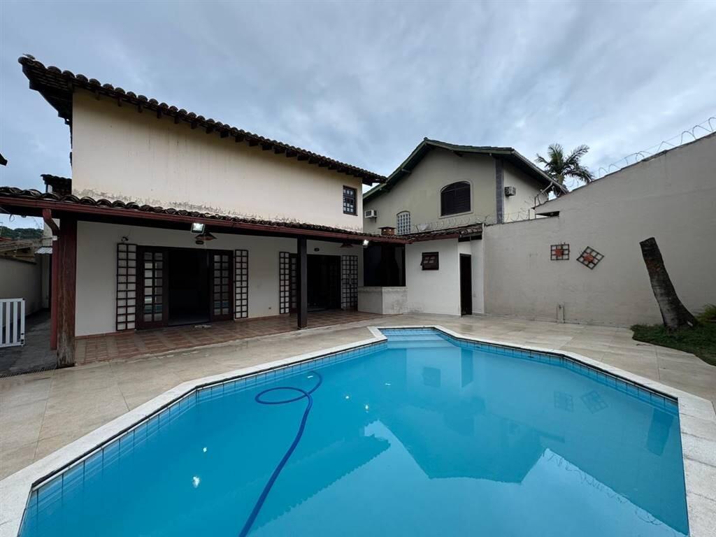 Casa com 4 quartos e 297 m² em Ocian, Praia Grande