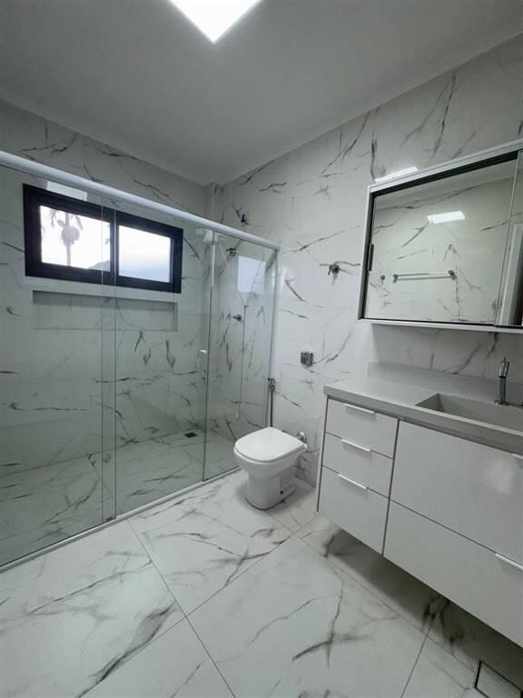 Casa com 4 quartos e 297 m² em Ocian, Praia Grande