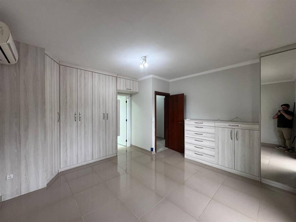 Casa com 4 quartos e 297 m² em Ocian, Praia Grande