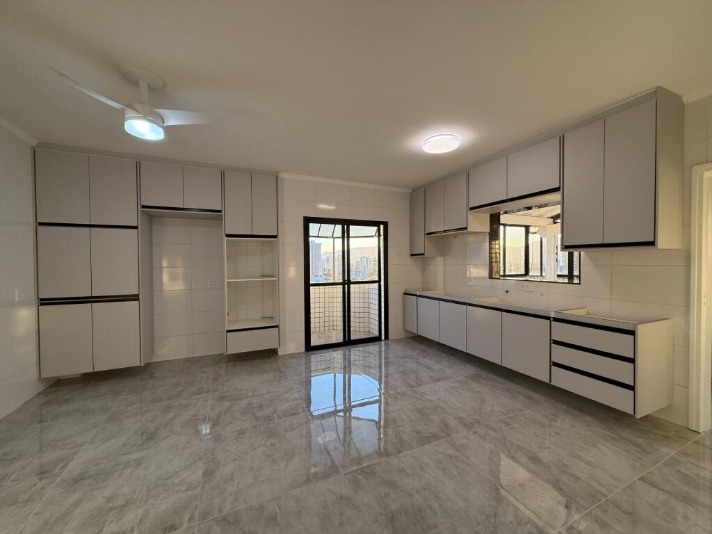Apartamento com 4 quartos e 319 m² em Ocian, Praia Grande