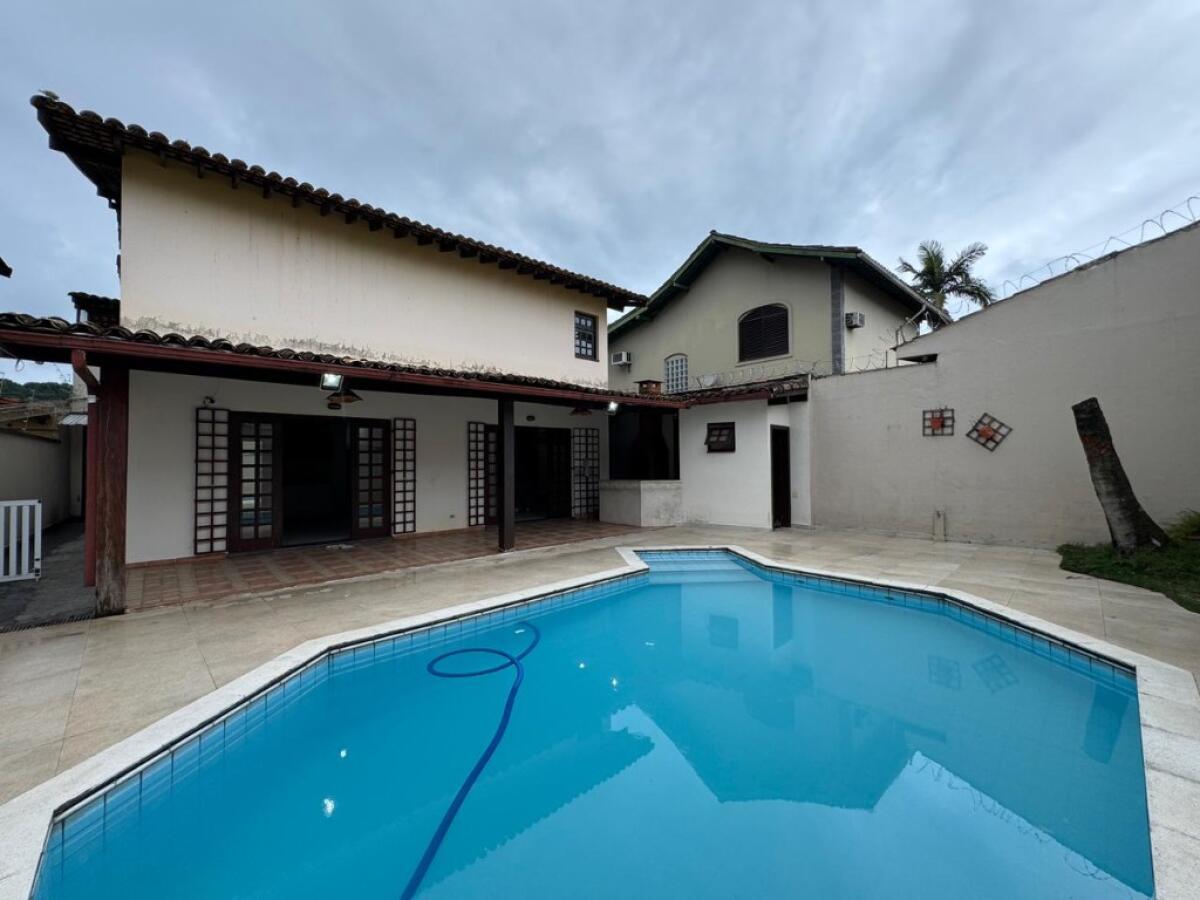 Casa com 4 quartos e 297 m² em Canto Do Forte, Praia Grande