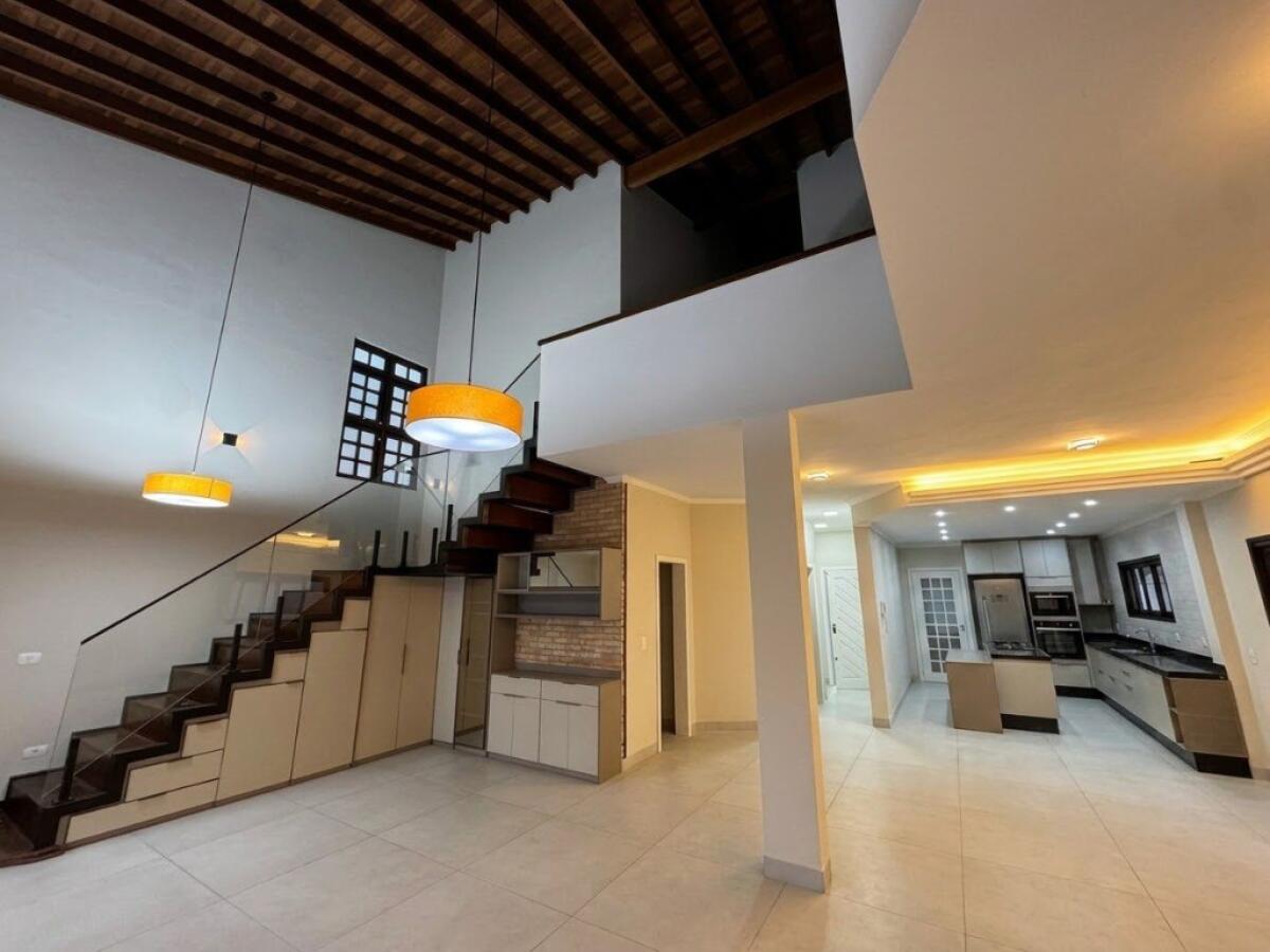 Casa com 4 quartos e 297 m² em Canto Do Forte, Praia Grande