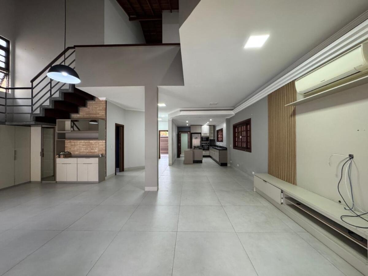 Casa com 4 quartos e 297 m² em Canto Do Forte, Praia Grande