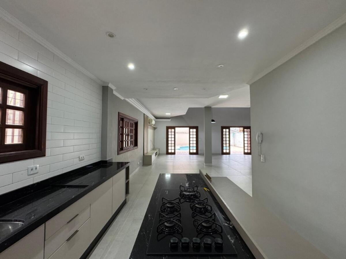 Casa com 4 quartos e 297 m² em Canto Do Forte, Praia Grande