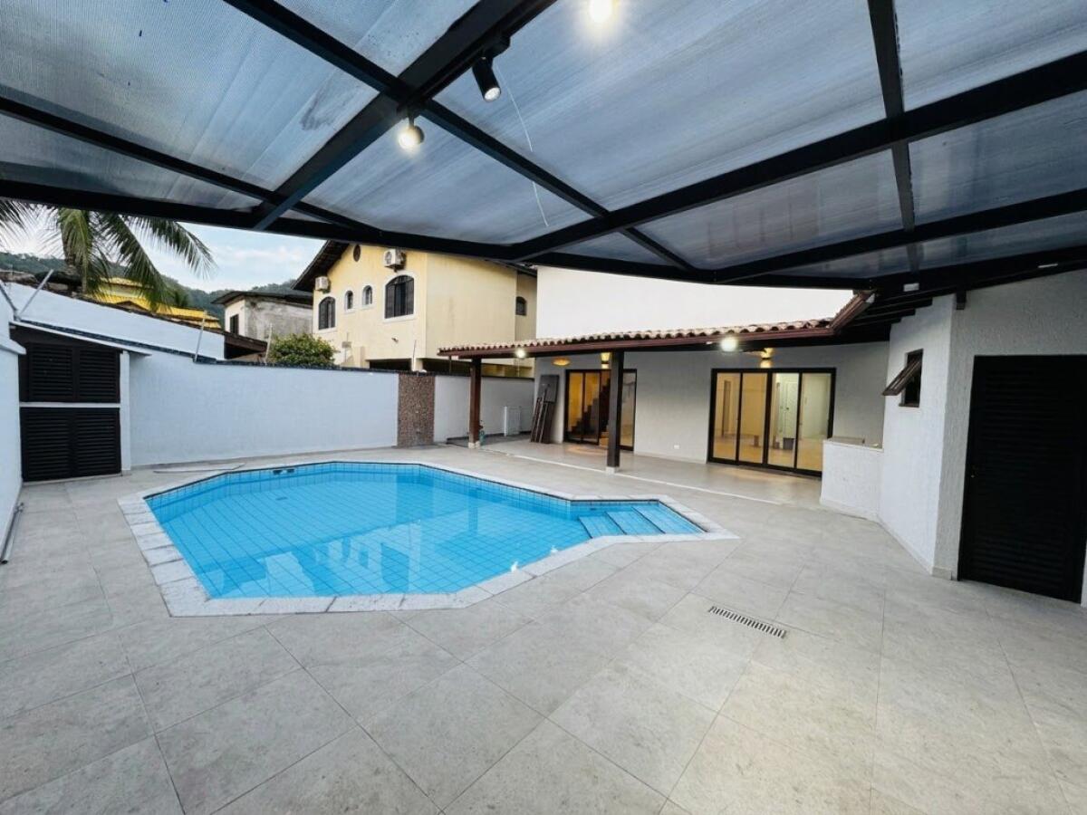 Casa com 4 quartos e 297 m² em Canto Do Forte, Praia Grande