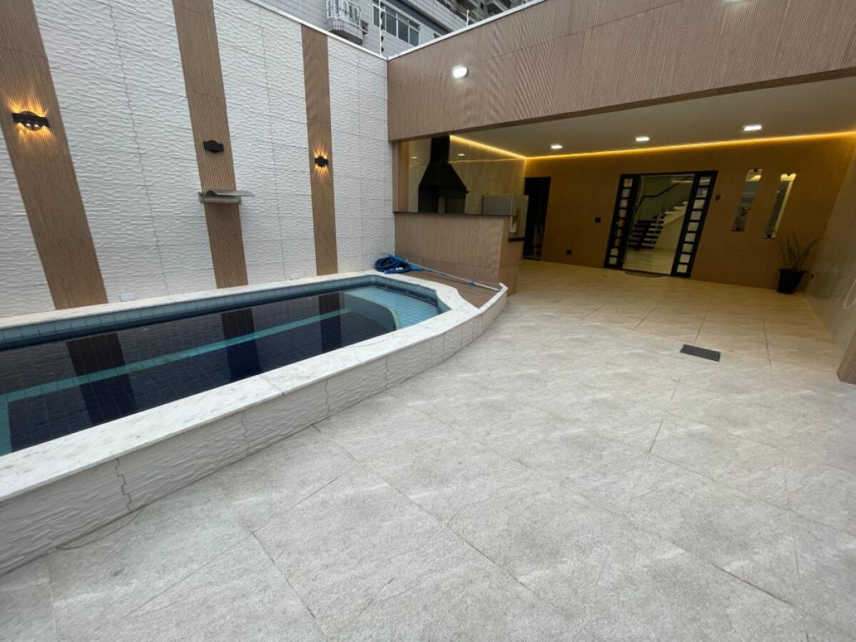 Casa com 4 quartos e 220 m² em Vila Caiçara, Praia Grande