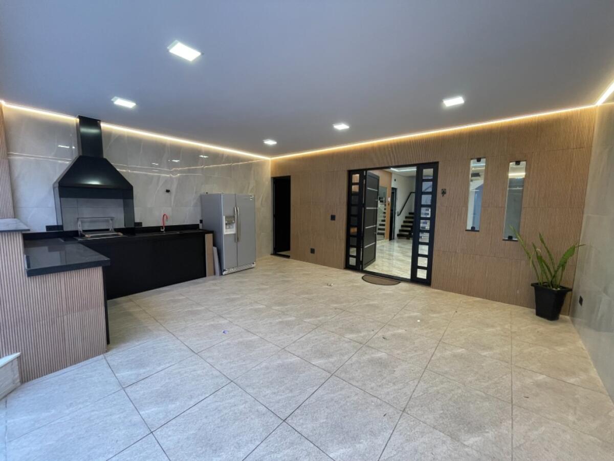 Casa com 4 quartos e 220 m² em Vila Caiçara, Praia Grande