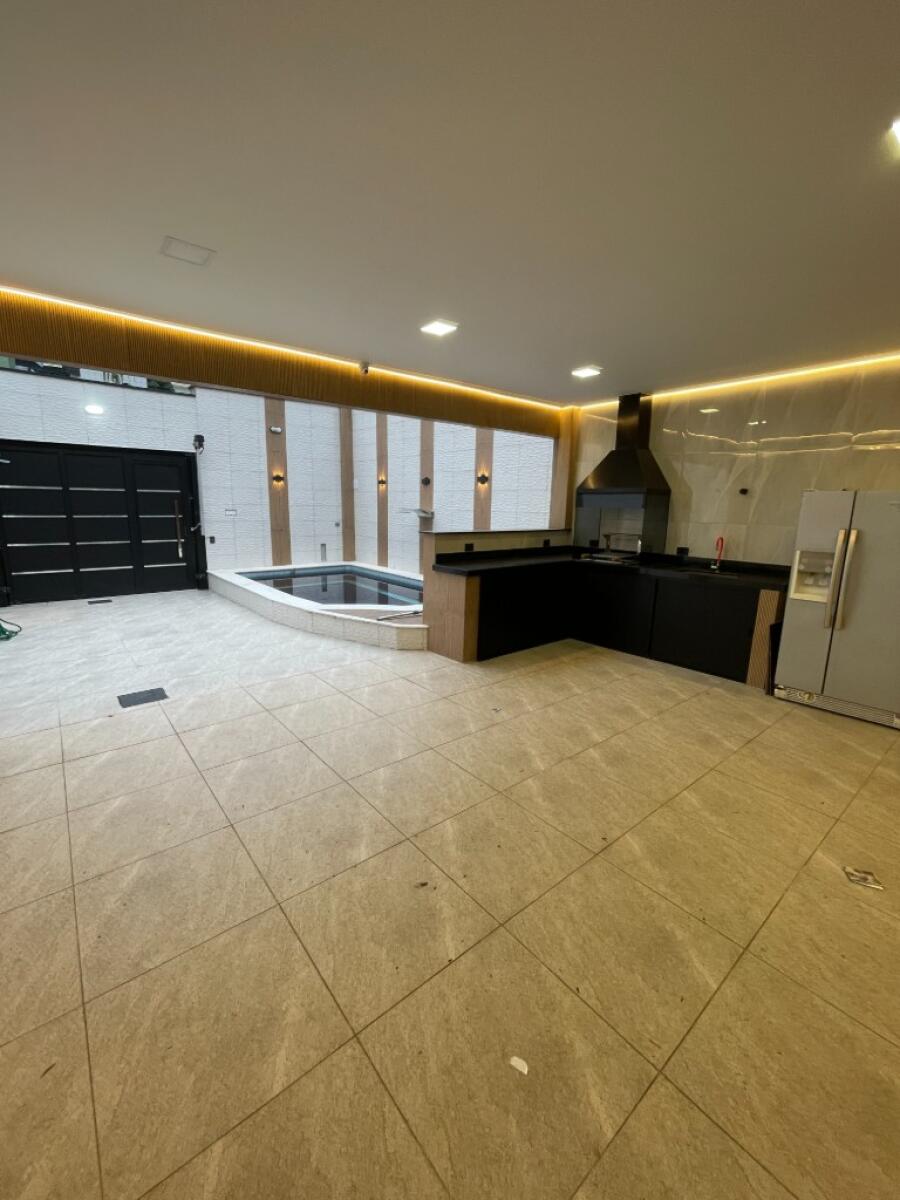 Casa com 4 quartos e 220 m² em Vila Caiçara, Praia Grande