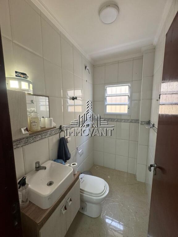 Casa com 3 quartos e 173 m² em Vila Tupi, Praia Grande