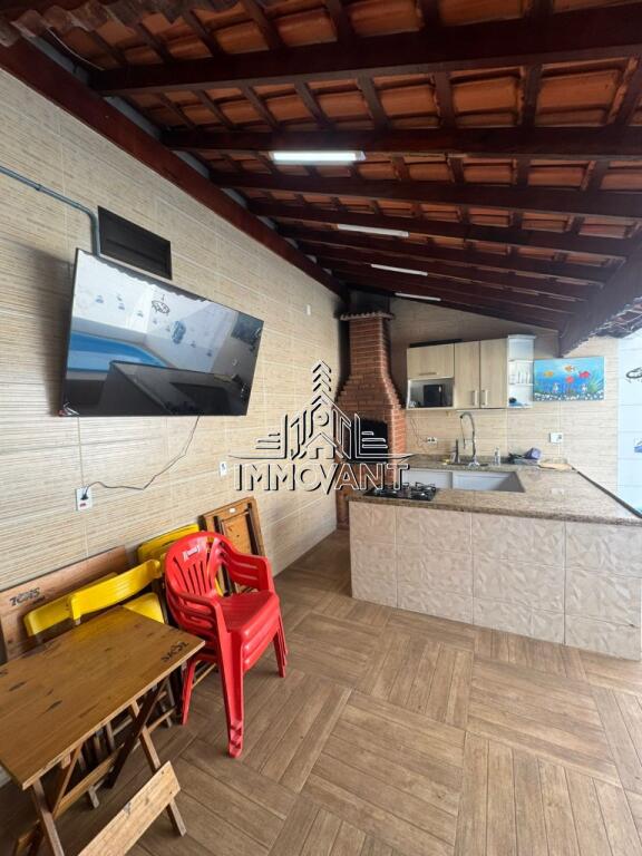 Casa com 3 quartos e 173 m² em Vila Tupi, Praia Grande