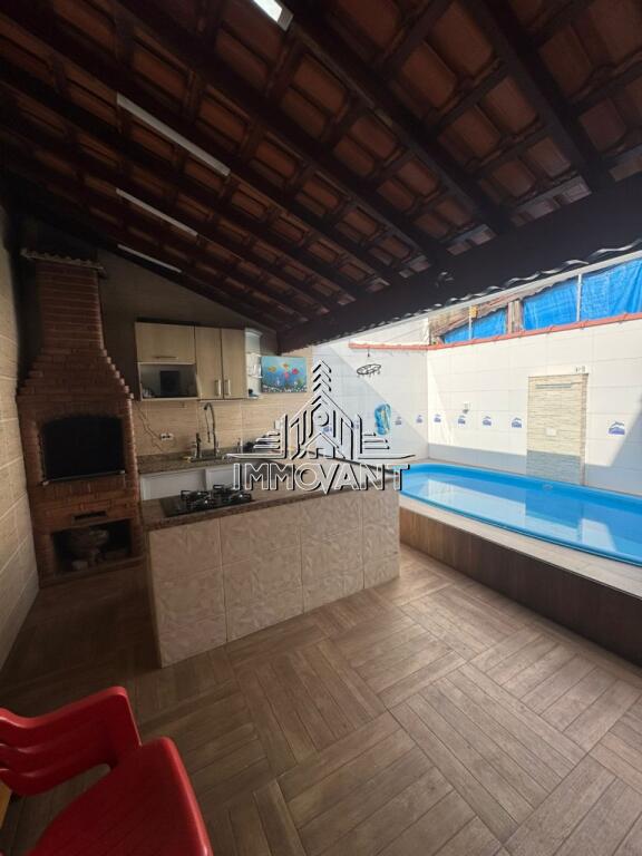 Casa com 3 quartos e 173 m² em Vila Tupi, Praia Grande